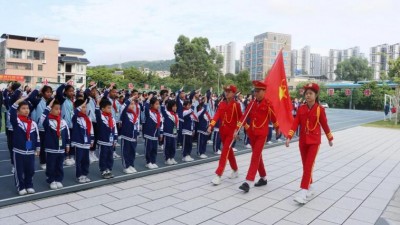 柴時鐘：整合校本資源 踐行大德育觀 創建和美校園